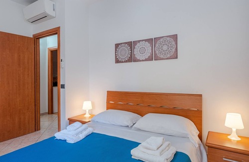 Portopalo di Capo Passero Apartment | Apartment 'Casa Al Mare Portopace' with Sea View, Wi-Fi and Air Conditioning