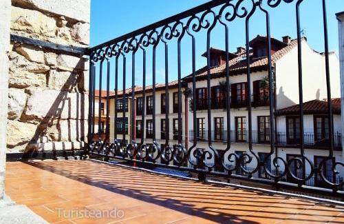 San Vicente de la Barquera Apartment | Apartamento Llerandi 2B - Totalmente reformado y con balcón al corazón de San Vicente de la Barquera