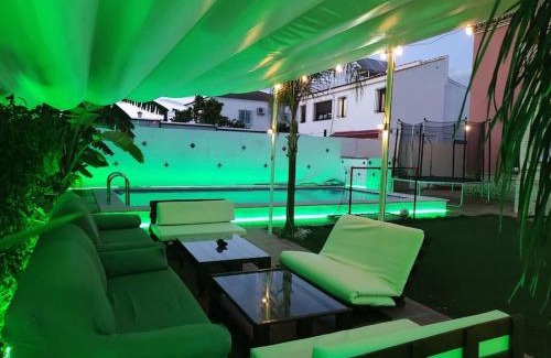 Valencina de la Concepcion House | Apartamento privado con piscina y jardin compartidos.