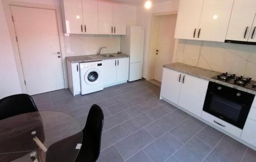Radauti Apartment | Apartament 1 bedroom & living & kitchen