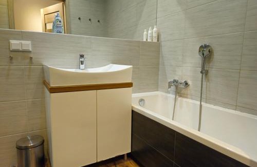 Lagiewniki Apartment | Apartament Czerwone Maki