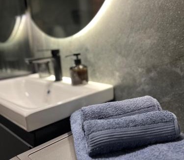 Kielce Apartment | APARTAMENT DISCReeT SLeeP iN CITY CENTER PARKING GARAŻ KOZIA KIELCE