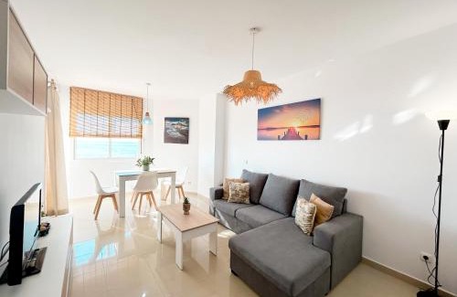 San Luis de Sabinillas Apartment | Apartamento en 1ª línea de la playa de Sabinillas con vistas al mar