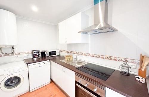 San Luis de Sabinillas Apartment | Apartamento en 1ª línea de la playa de Sabinillas con vistas al mar