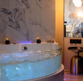 Elk Apartment | Apartament LUNA z jacuzzi Premium na Mazurach