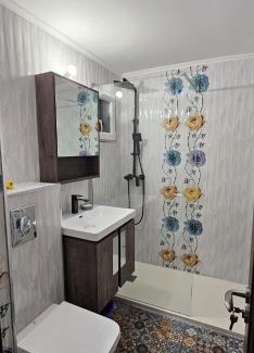 Constanta Apartment | Apartament Nou, Complet Utilat, Ideal pentru Familii, Aproape de Mall, Parc și Plajă