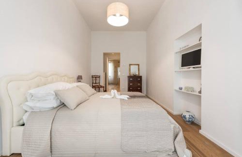 Sant' Ambrogio Apartment | Apartament Perseus Suite
