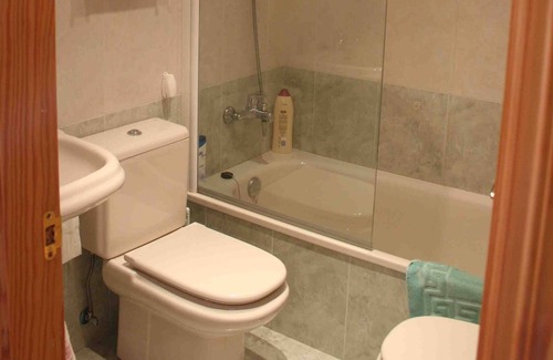 Serantes Apartment | Apartament playa Tapia de Casariego. Private garden, playground and picnic area.