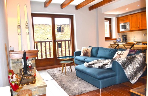 Alt Aneu Apartment | Apartament rústic amb llar de foc by RURAL D'ÀNEU