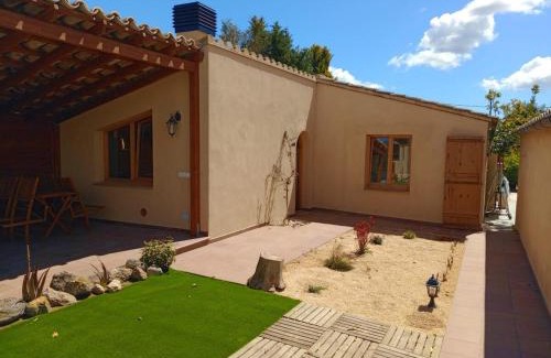 San Martin Sarroca Apartment | Apartament rural amb piscina i jardí
