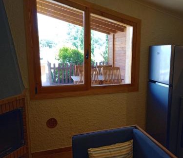 San Martin Sarroca Apartment | Apartament rural amb piscina i jardí