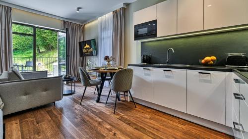 Bierutowice Apartment | Apartament z prywatnym Jacuzzi Orlik VIP Residence - blisko wyciągu i Wang by Royal Aparts