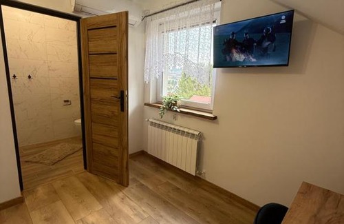 Bobrka Apartment | Apartament z tarasem i pokoje KLIMATYZOWANE -Drozdówka Solina