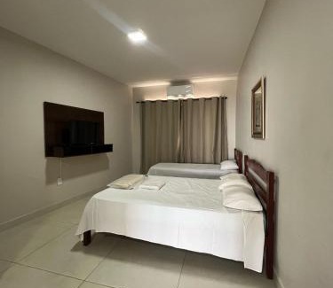 Patos de Minas Apartment | Apartamento 103 - Suíte com ar condicionado