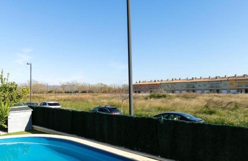 Vilatenim Apartment | Apartamento acogedor con piscina y jardín privados en Figueres - ES-228-115