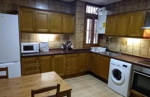Gernika-Lumo Apartment | Apartamento Amplio y Confortable en el Centro de Gernika