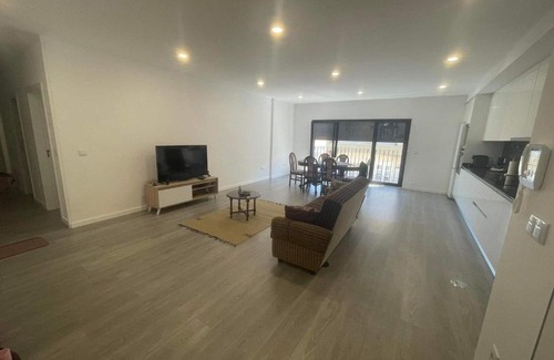 Tondela Apartment | Apartamento amplo e moderno - perto do estádio futebol