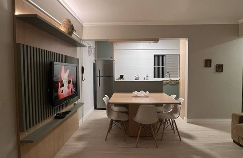 Castelo Branco Apartment | Apartamento Quadra Mar no Coração da Meia Praia SC