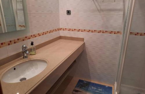 Vilafortuny Apartment | Apartamento con piscina, en primera línia de mar.