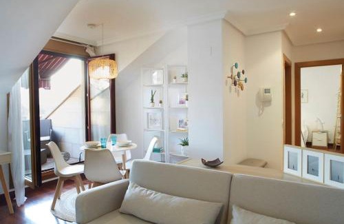 Las Mestas Apartment | Apartamento con terraza a un paso de la playa