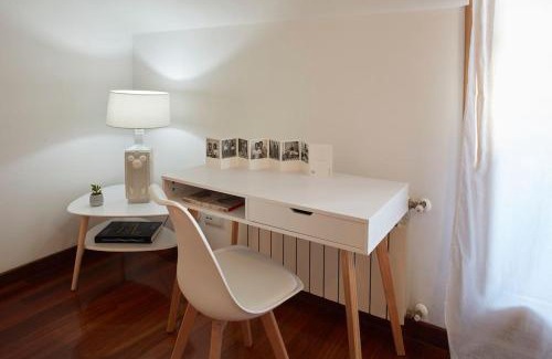 Las Mestas Apartment | Apartamento con terraza a un paso de la playa