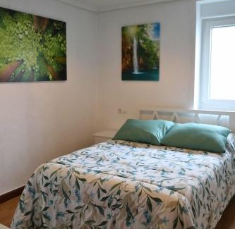 Saron Apartment | Apartamento con terraza y jardín en Sarón