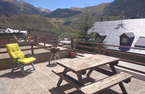 Taull Apartment | Apartamento con terraza y vistas panorámicas en Taüll con plaza de parking