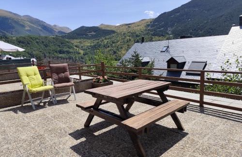 Taull Apartment | Apartamento con terraza y vistas panorámicas en Taüll con plaza de parking