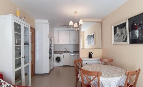 Portosin Apartment | Apartamento con vistas, ascensor y parking en Portosín