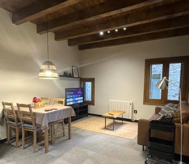 Camprodon Apartment | Apartamento dúplex en el puente histórico, Gra de Fajol