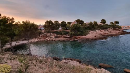 Calafat Apartment | Apartamento en Calafat con Jardin