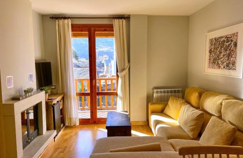 Benasque Apartment | Apartamento en el centro de Benasque con piscina