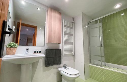 Benasque Apartment | Apartamento en el centro de Benasque con piscina