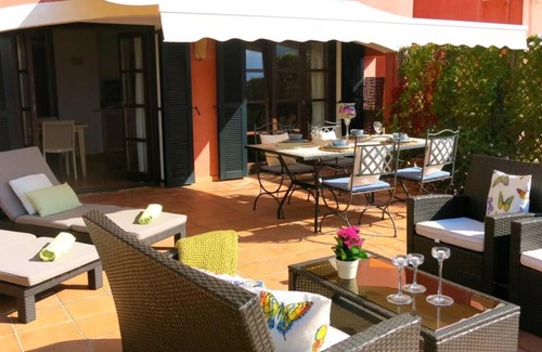 Soller Apartment | Apartamento en el Puerto de Sóller con gran terraza privada y vistas al mar. Piscina comunitaria. Localizado en un zona tranquila y muy soleada. Wifi gratis disponible. Parking.