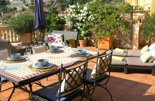 Soller Apartment | Apartamento en el Puerto de Sóller con gran terraza privada y vistas al mar. Piscina comunitaria. Localizado en un zona tranquila y muy soleada. Wifi gratis disponible. Parking.