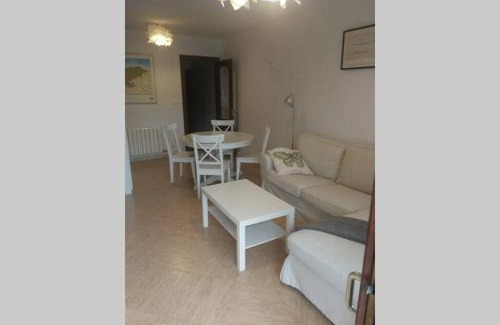 Comillas Apartment | Apartamento en el Paseo de Manuel Noriega, Nº 9, con jardín privado, Wifi, en Comillas