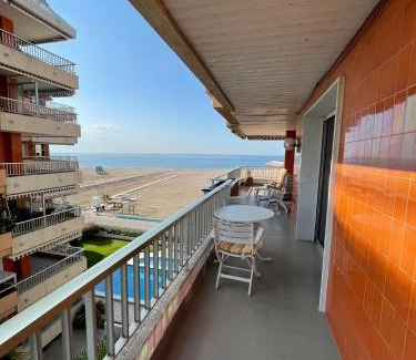 El Roc de Sant Gaieta Apartment | Apartamento en primera línea de mar