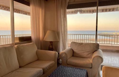 El Roc de Sant Gaieta Apartment | Apartamento en primera línea de mar