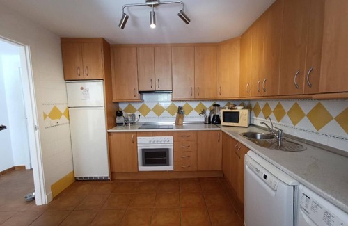 La Parata Apartment | Apartamento Espacioso con Fibra, Vistas a las Montañas y Piscina Comunitaria