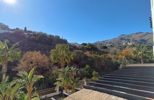 La Parata Apartment | Apartamento Espacioso con Fibra, Vistas a las Montañas y Piscina Comunitaria