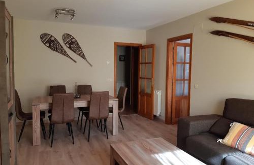 Sallent de Gallego Apartment | Apartamento familiar con vistas y garage La Portiecha