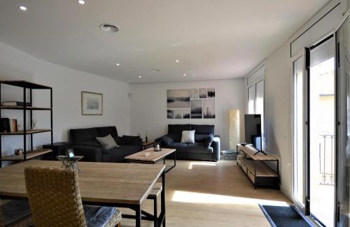Castello d'Empuries Apartment | Apartamento moderno para 4 pers., WiFi, A.A., en el corazón de Castelló d'Empúries - ES-89-79