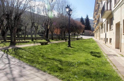 Ezcaray Apartment | Apartamento pet friendly en Ezcaray, con piscina