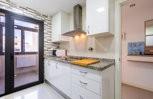 Torre del Mar Apartment | Apartamento Playa Marinsa with Shared Pool, AC, Balcony & WiFi