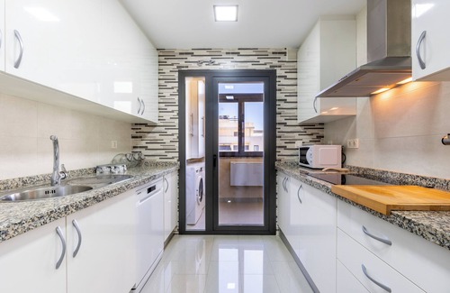 Torre del Mar Apartment | Apartamento Playa Marinsa with Shared Pool, AC, Balcony & WiFi