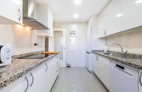 Torre del Mar Apartment | Apartamento Playa Marinsa with Shared Pool, AC, Balcony & WiFi