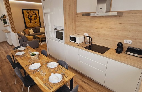 Badalona Apartment | Apartamento Premium Ideal Familias y Grupos muy Cerca de Barcelona