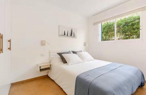 Coves Noves Apartment | Apartamento Recién reformado con jardín en Arenal de Castell