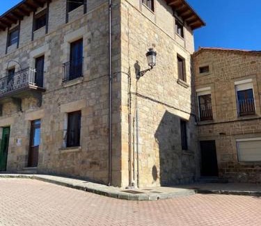 Duruelo de la Sierra Apartment | Apartamentos Rurales La Plaza 2