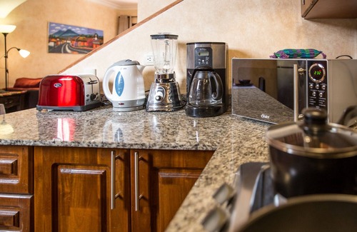 Antigua Guatemala House | APARTAMENTOS LOS NAZARENOS 5 - swimming pool, jacuzzi and gym